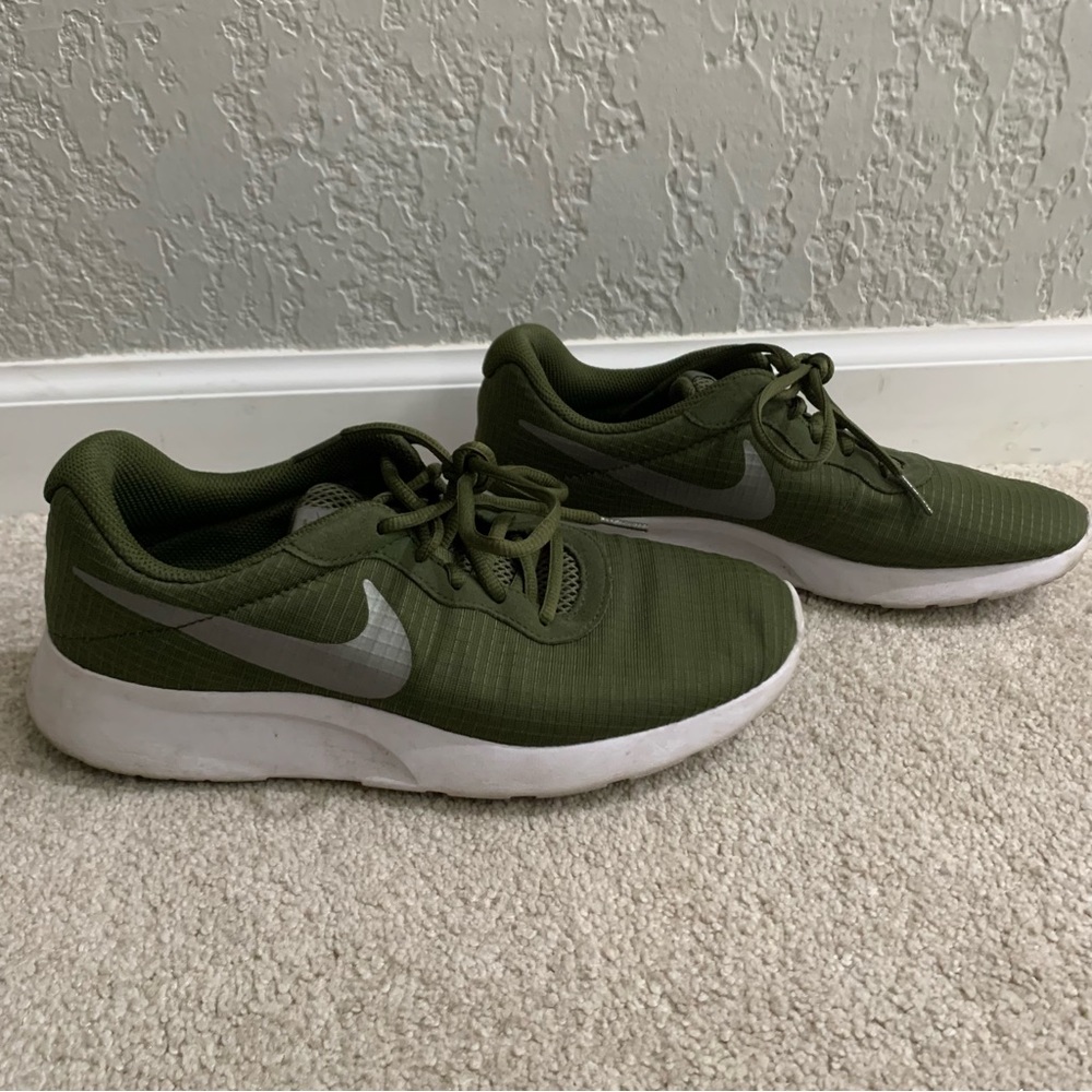 Nike Tanjuns